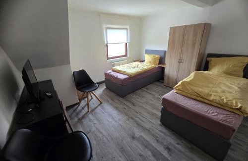 Arzberg Apartment | Budget-Friendly Arzberger Monteurzimmer: Pet & Child Friendly
