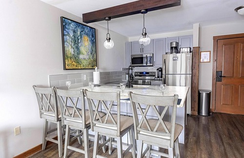 Snowshoe Condo | Inviting 1BR Summer Retreat with Heated Pool & Biking Trails