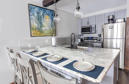 Snowshoe Condo | Inviting 1BR Summer Retreat with Heated Pool & Biking Trails