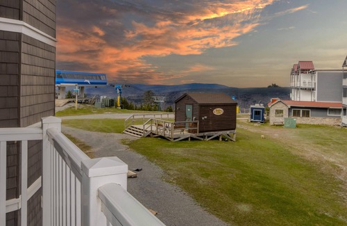 Snowshoe Condo | Inviting 1BR Summer Retreat with Heated Pool & Biking Trails