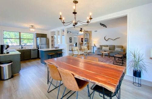 Cotter House | Experience Relaxation Steps from the Water's Edge