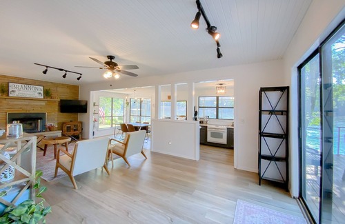 Cotter House | Experience Relaxation Steps from the Water's Edge