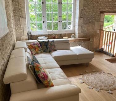 Montboyer House | Featured Cottage with Shared Pool - Ideal for Families and Pets