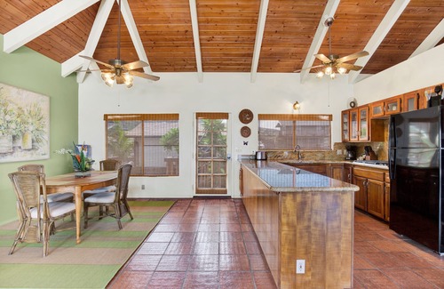 Captain Cook House | Oceanfront Haven with Whale Watching & Pool - Rated 9.8