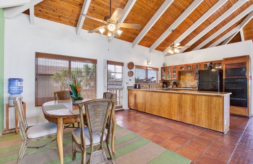 Captain Cook House | Oceanfront Haven with Whale Watching & Pool - Rated 9.8