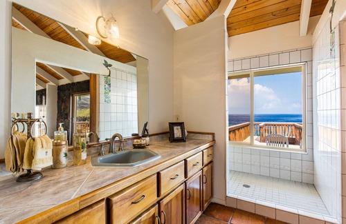 Captain Cook House | Oceanfront Haven with Whale Watching & Pool - Rated 9.8