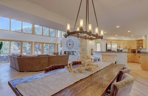 Boulder House | Explore Boulder Mountain Retreat: 6 Bedrooms & Ocean View