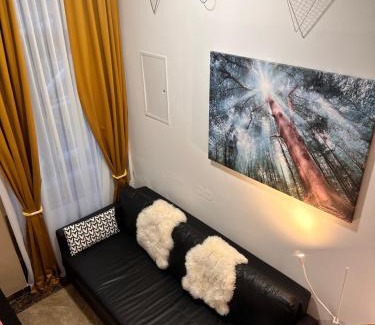 Landstrasse Apartment | Cozy Caravan Retreat: Pet-Friendly & Highly Rated 9.6/10