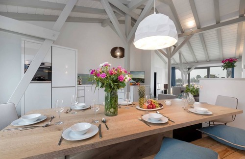 Waase House | Cozy Old Barn Retreat with Spa & Family-Friendly Amenities