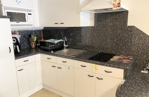 Le Grau-Du-Roi Apartment | Cozy Studio Cabin with Garden and Private Parking