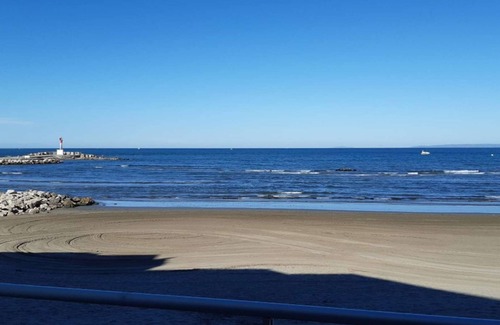Le Grau-Du-Roi Apartment | Seaside Retreat with Ocean Views & Pet-Friendly Perks