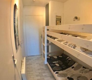 Le Grau-Du-Roi Apartment | Comfortable Studio Cabin with Port View and Private Parking