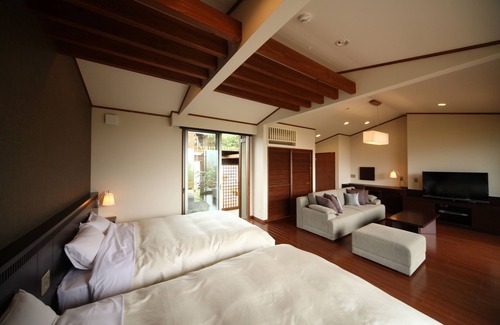 Yufuin Onsen Hotel | Discover Asagirinomieru Yado Yufuin Hanayoshi's Hot Tub Haven