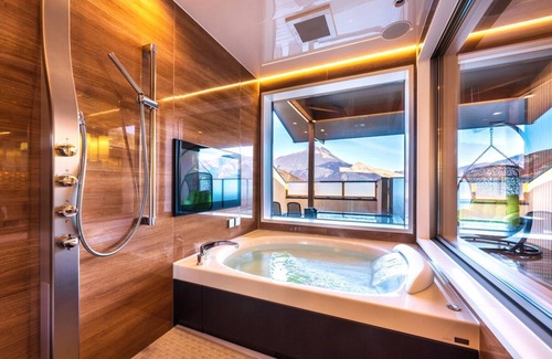 Yufuin Onsen Hotel | Discover Asagirinomieru Yado Yufuin Hanayoshi's Hot Tub Haven