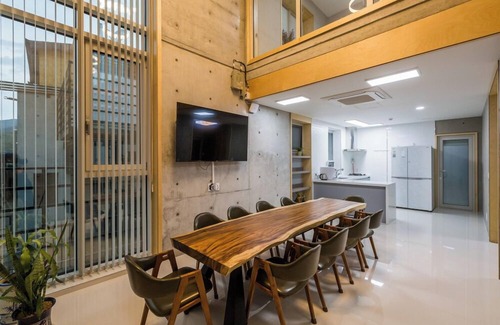 Oeseo House | Relax at Asamo Poolvilla with Family-Friendly Amenities
