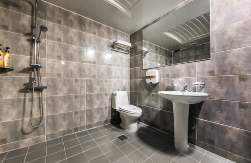 Oncheon-dong Hotel | Eco-Friendly Escape at Asan D-day with Family Amenities