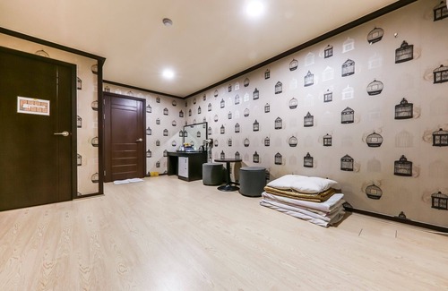 Oncheon-dong Hotel | Eco-Friendly Escape at Asan D-day with Family Amenities
