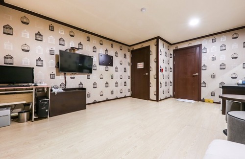 Oncheon-dong Hotel | Eco-Friendly Escape at Asan D-day with Family Amenities