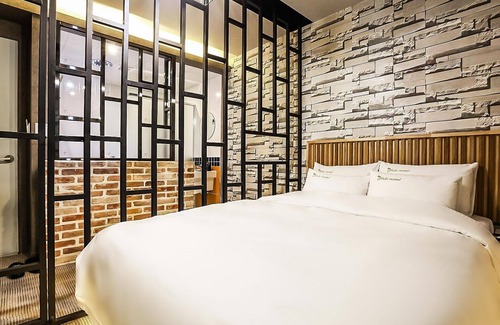Araemojong Hotel | Eco-Friendly Asan Nabi: Family-Friendly with Hot Tub & Breakfast