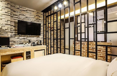 Araemojong Hotel | Eco-Friendly Asan Nabi: Family-Friendly with Hot Tub & Breakfast