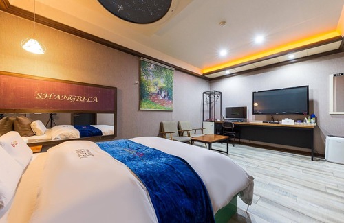 Asan Hotel | Eco-Friendly Retreat at Asan Sangria with Family Amenities