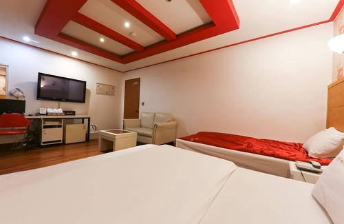 Araemojong Hotel | Eco-Friendly Stay at Asan Terminal Inca Motel with Breakfast