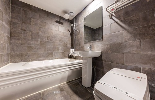 Oncheon-dong Hotel | Eco-Friendly Stay at Asan Wol with Breakfast & Kitchen
