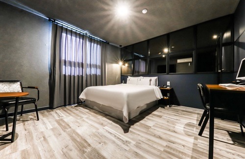 Oncheon-dong Hotel | Eco-Friendly Stay at Asan Wol with Breakfast & Kitchen