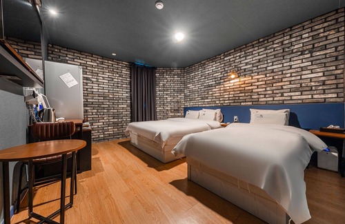 Oncheon-dong Hotel | Eco-Friendly Stay at Asan Wol with Breakfast & Kitchen