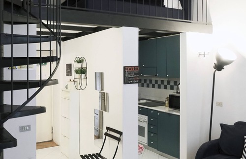 Porta Romana Apartment | Inviting AsCasa Mini Loft in Crocetta with Great Amenities