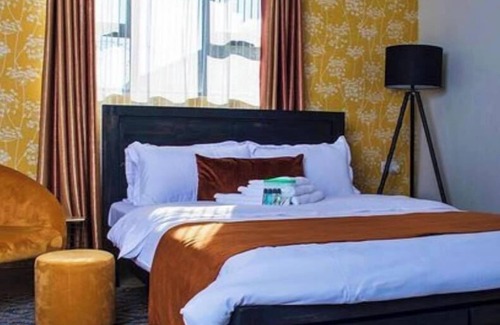 Jwaneng House | Ascentia Guest House: Family-Friendly with Breakfast Included