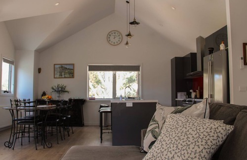 Hepburn Springs House | Ascona Retreat: Family-Friendly Getaway in Hepburn Springs