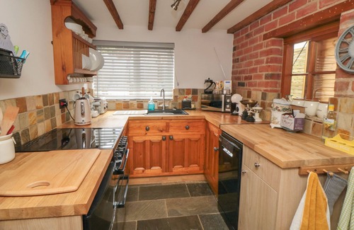Sheriff Hutton Cottage | Pet-Friendly Ascot Cottage: Unique Character in Strensall