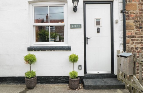 Sheriff Hutton Cottage | Pet-Friendly Ascot Cottage: Unique Character in Strensall