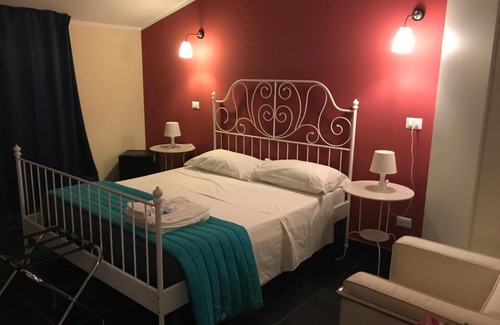 Caianello Bed & Breakfast | Cozy Ascot Holiday Home with Hot Tub & Family-Friendly Perks