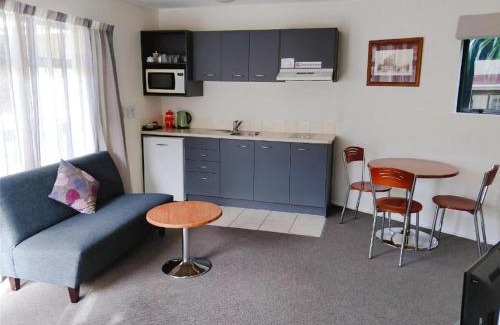 Newtown Cabin | Family-Friendly Stay at Ascot Motor Lodge - Rated 8.3/10