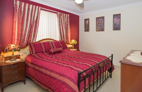Ascot Bed & Breakfast | Elegant Ascot on Swan Bed & Breakfast: 4-Star Comfort Awaits
