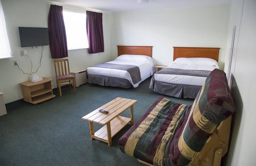 Division No. 16 Hotel | Cozy Asessippi Inn: Family-Friendly with Breakfast Included