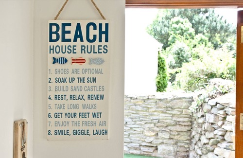 Maenporth Cottage | Ash Barn - a cottage that sleeps 5 guests in 2 bedrooms