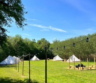 Cutnall Green House | Cozy Ash Bell Tent: Pet & Child Friendly Retreat