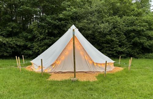 Cutnall Green House | Cozy Ash Bell Tent: Pet & Child Friendly Retreat