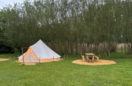 Cutnall Green House | Cozy Ash Bell Tent: Pet & Child Friendly Retreat