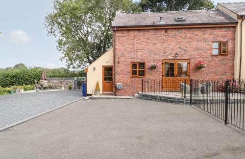 Holywell House | Cozy Ash Farm Cottage - Guest Rated 9.8/10 Experience