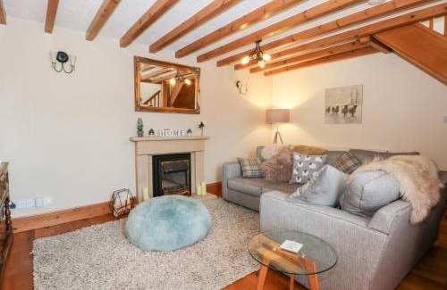 Holywell House | Cozy Ash Farm Cottage - Guest Rated 9.8/10 Experience