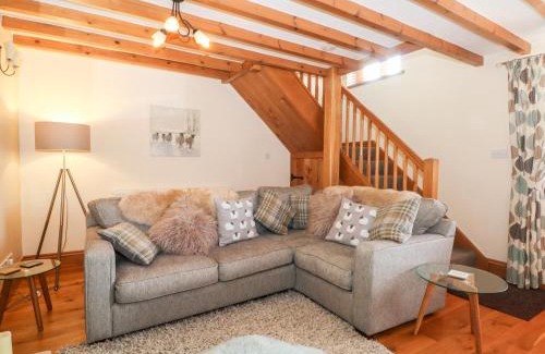 Holywell House | Cozy Ash Farm Cottage - Guest Rated 9.8/10 Experience