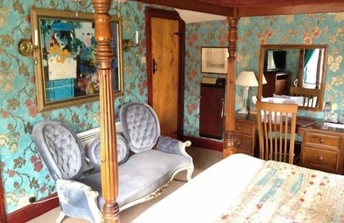 Little Bollington House | Top-Rated Ash Farm Country Guest House with Breakfast Included