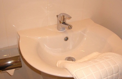 Little Bollington House | Top-Rated Ash Farm Country Guest House with Breakfast Included
