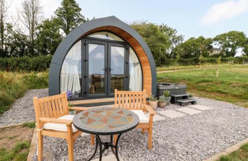 Saltash House | Discover Ash: A 4-Star Hotel with Perfect Guest Ratings