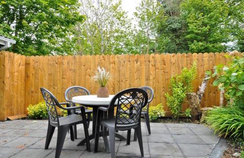 Roscoe Bed & Breakfast | Discover Ash Grove House: Top-Rated 4-Star Retreat