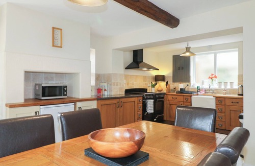 Alton Cottage | ASH HOUSE: Pet-Friendly Holiday Cottage in Alton